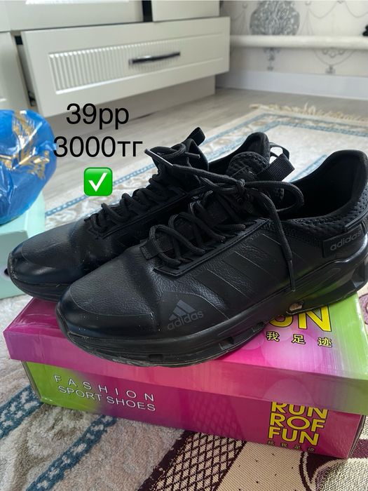 Аяқ киімдер сатылады