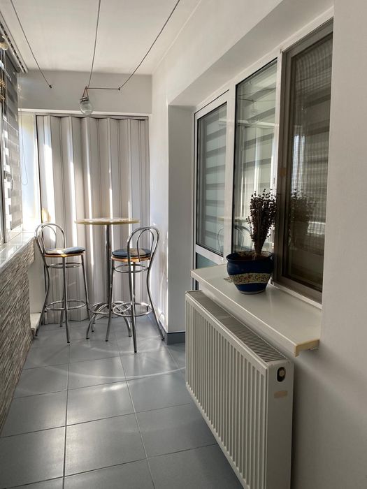Apartament cu 3 camere, 71mp, zonă centrală +loc de parcare(copertină)