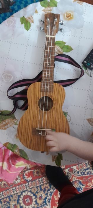 Продам укулеле новое