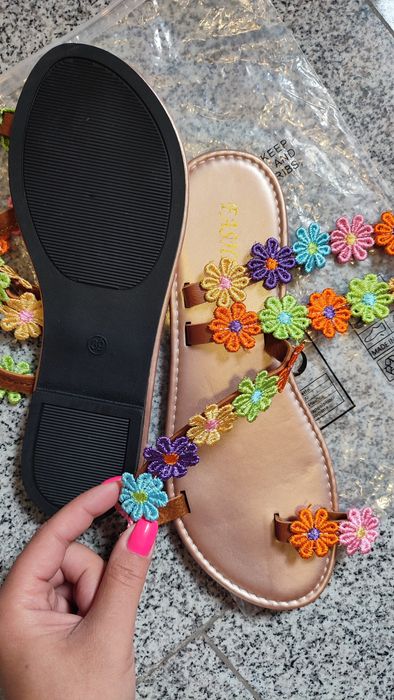 Чисто нови сандали и чехли