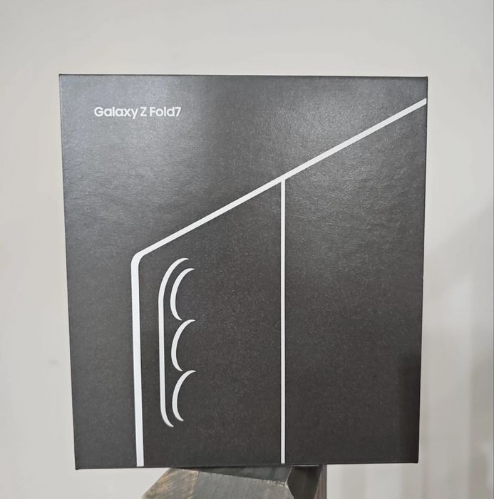 НОВ! Samsung Galaxy Z Fold 7 512GB Silver Shadow 24м Гаранция