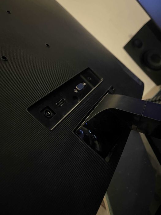 Monitor LED Curbat Samsung Essential S3