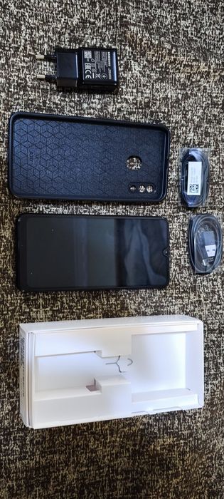 Продаю телефон Samsung A30