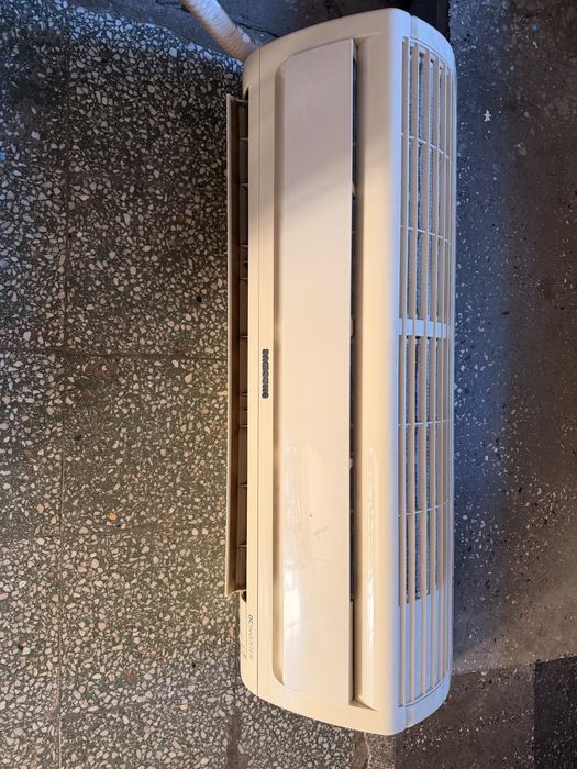 Продавам климатик samsung