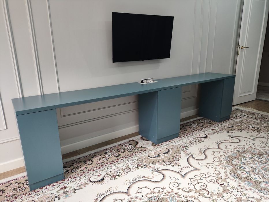 Стол с 3 тумбочками