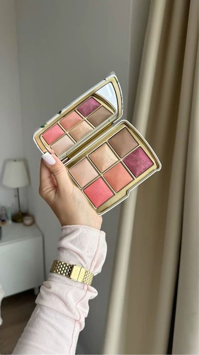 Палетки Hourglass