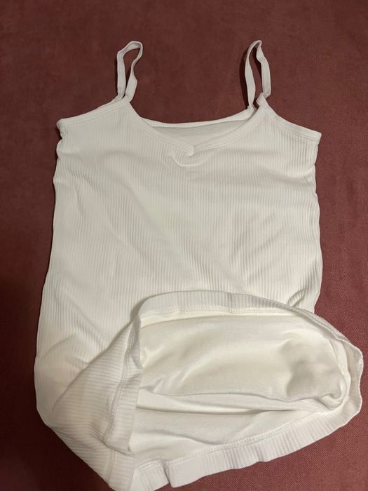 Майка теплая белая на девочку 7-9 лет.