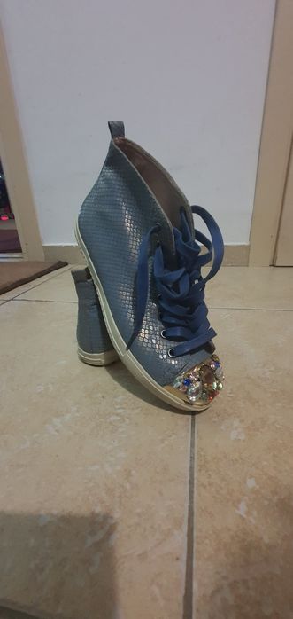 Vand adidasi Miumiu marimea 38