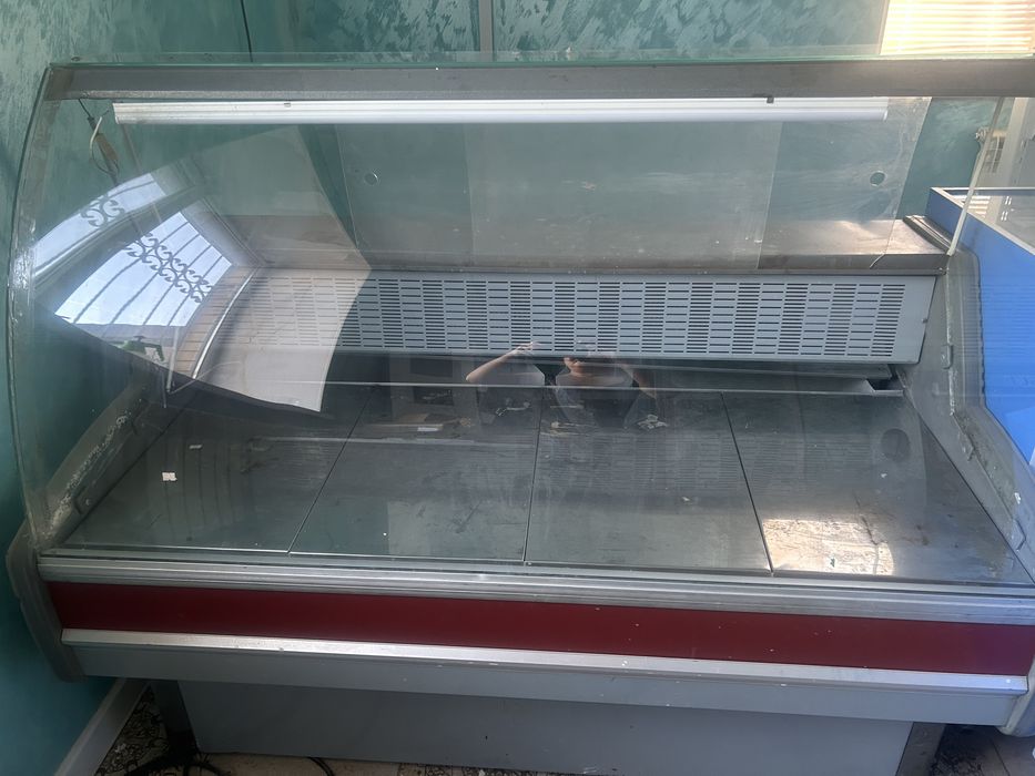 Продаю холодильник витрина б/у
