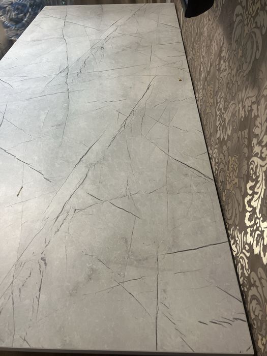 Продам стол в идеальном состоянии.