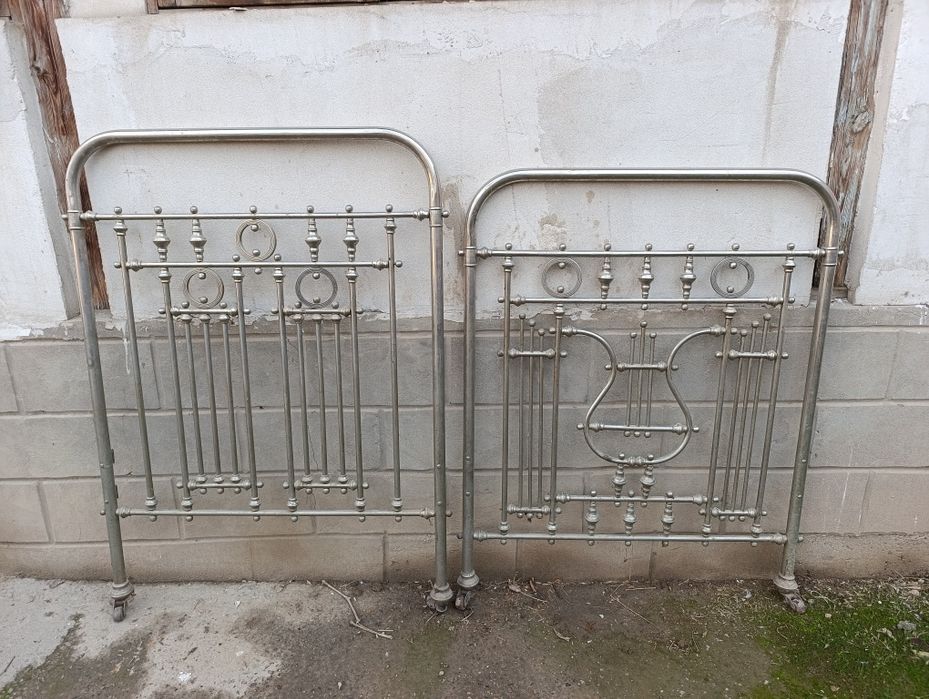 Кровать латунная