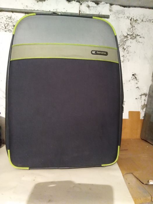 Aceste trolere sunt de vinzare