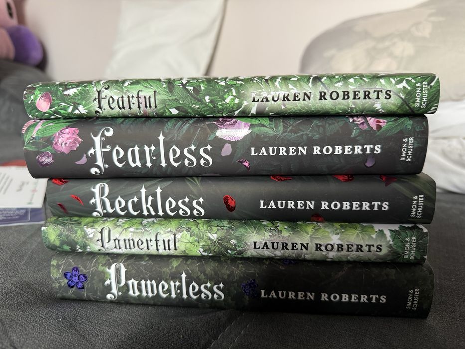 Powerless трилогия и новели