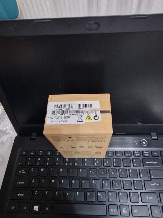 Vând cutie de telefon Samsung Galaxy S4