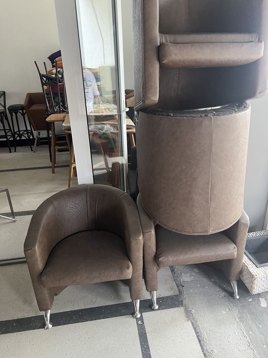 маси, столове,дивани, чаши, чини, осветление