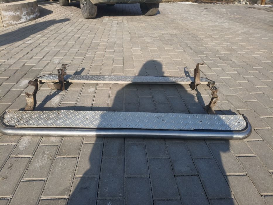 Продам пороги на машину