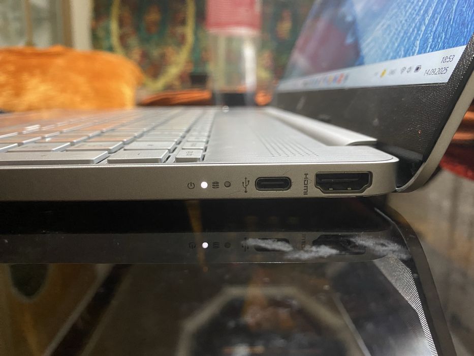 Hp 15 s amd ryzen 5 5500 with radeon graphs