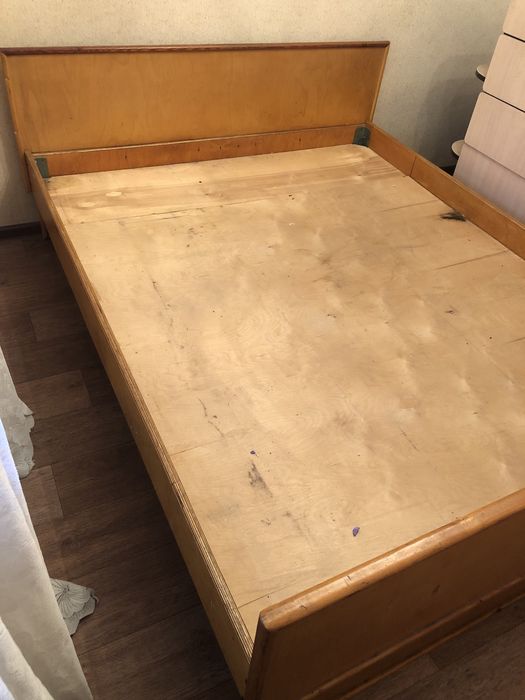 Кровать для спальни