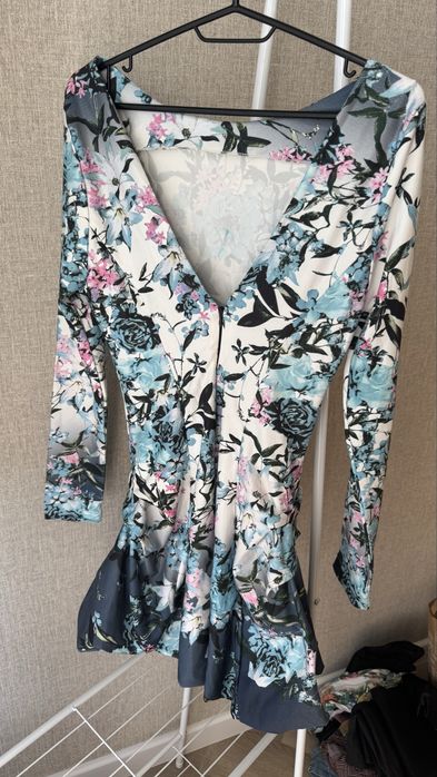 Нова красива елегантна рокля на цвета