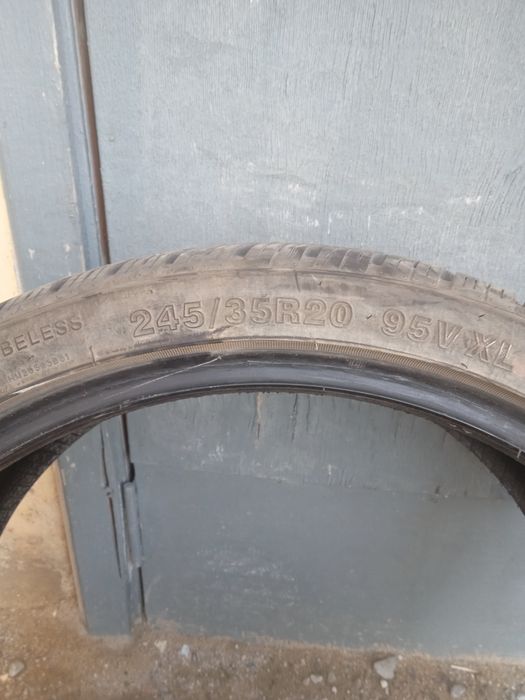 Продам разноширокую резину.