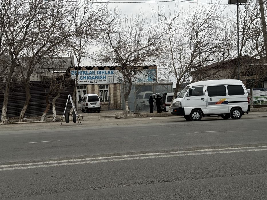 Ijaraga Noturar, Urganch buyum bozori yonida. Yòlni ustinda.