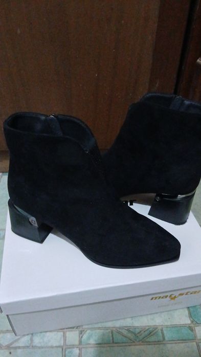 Обувки боти велур