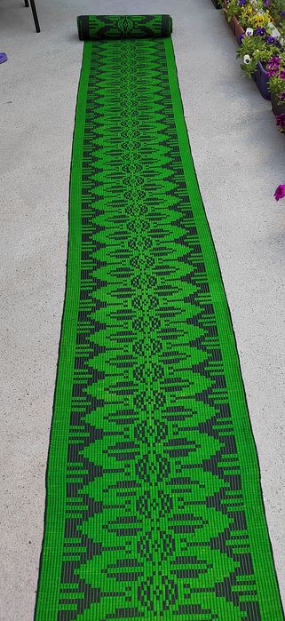 Ръчно тъкани черги с фолклорни мотиви