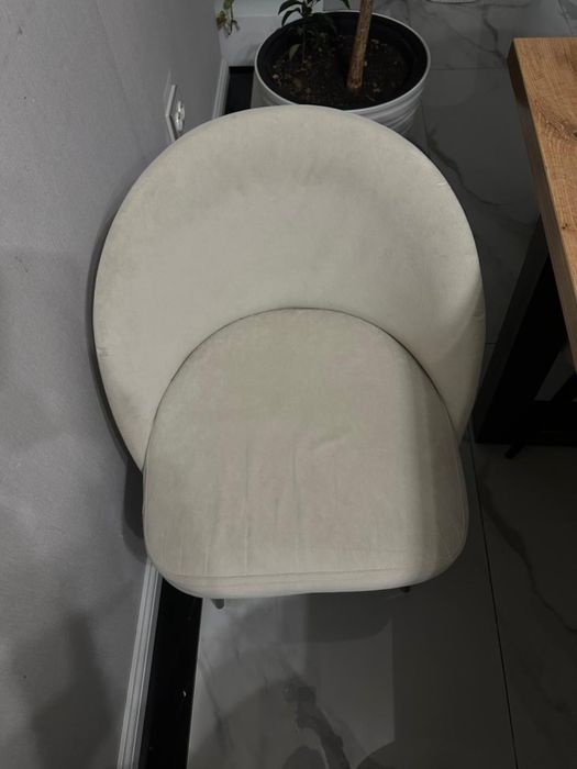 Кухонный стол и стулья