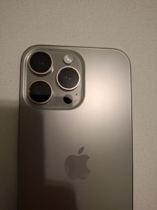 Продавам iPhone 16 pro max