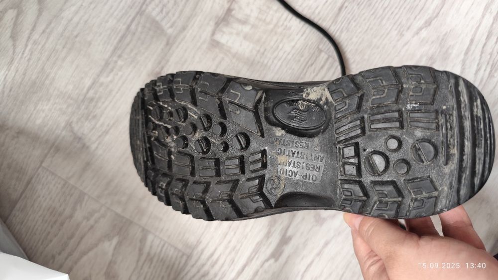 Продам СПЕЦ обувь