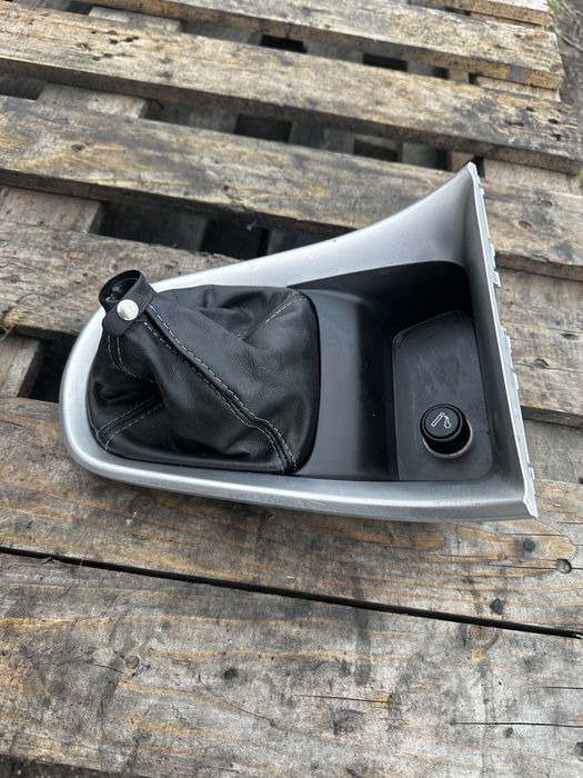 Конзола с маншон за скоростен лост Lancia Delta III 2009-2014г