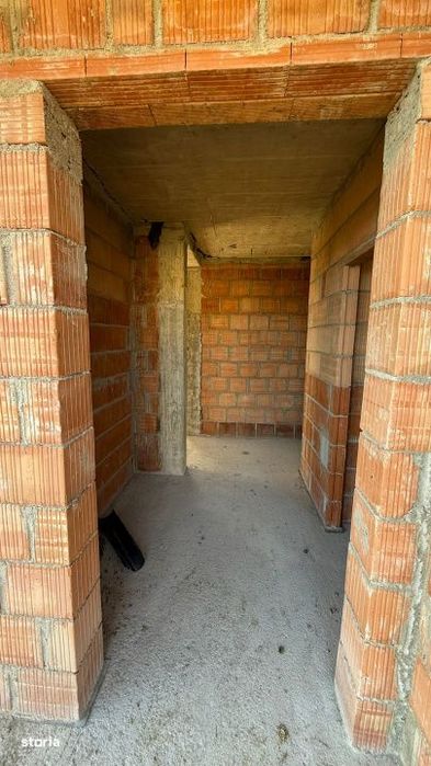 Casa la rosu in Grosi, 144 mp construiti, teren 536 mp, priveliste sup
