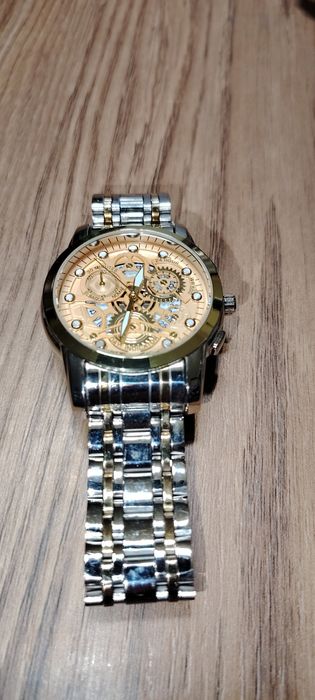 Ceas quart nou. Fără baterie.