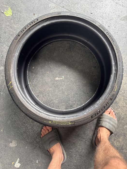 255/30/20 Michelin