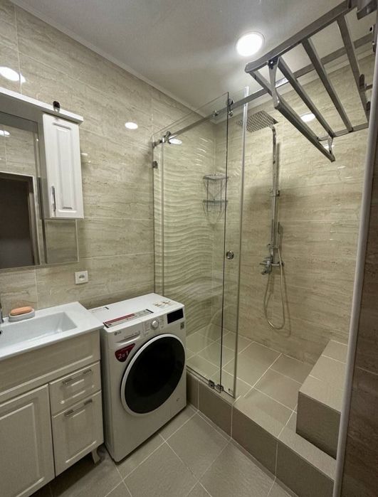 Квартира на Ойбек -Вестминстер 2/7/9 общ пл 60м  с обстановкой