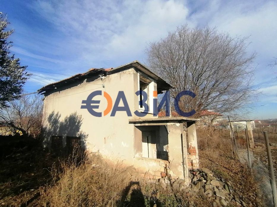 Дворно място 554 кв. м.+стара къща в центъра на С. Винарско,Общ.