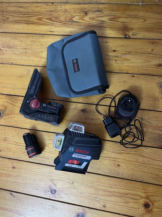 BOSCH GLL 3-80 CG nivela laser 360 grade cu linii verzi