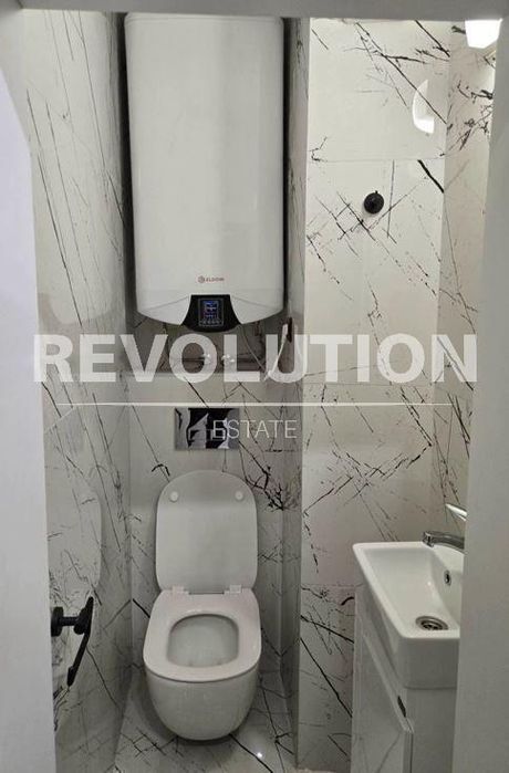 Тристаен апартамент в района на ХЕИ!