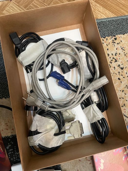Провода разные vga hdmi блоки питания и тд
