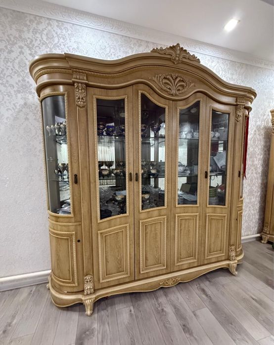 Мебель для гостиной — сервант и витрина