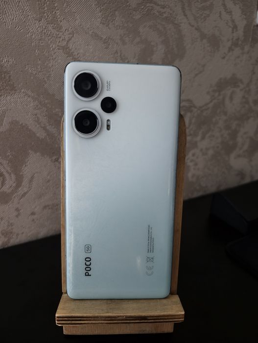 Poco F5 смартфон