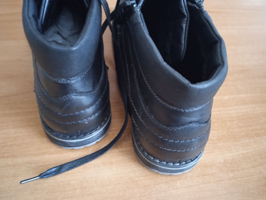 Ботинки демисезонные ( новые).