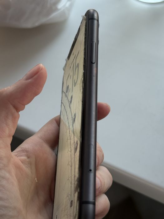 iPhone 11 в хорошем состоянии