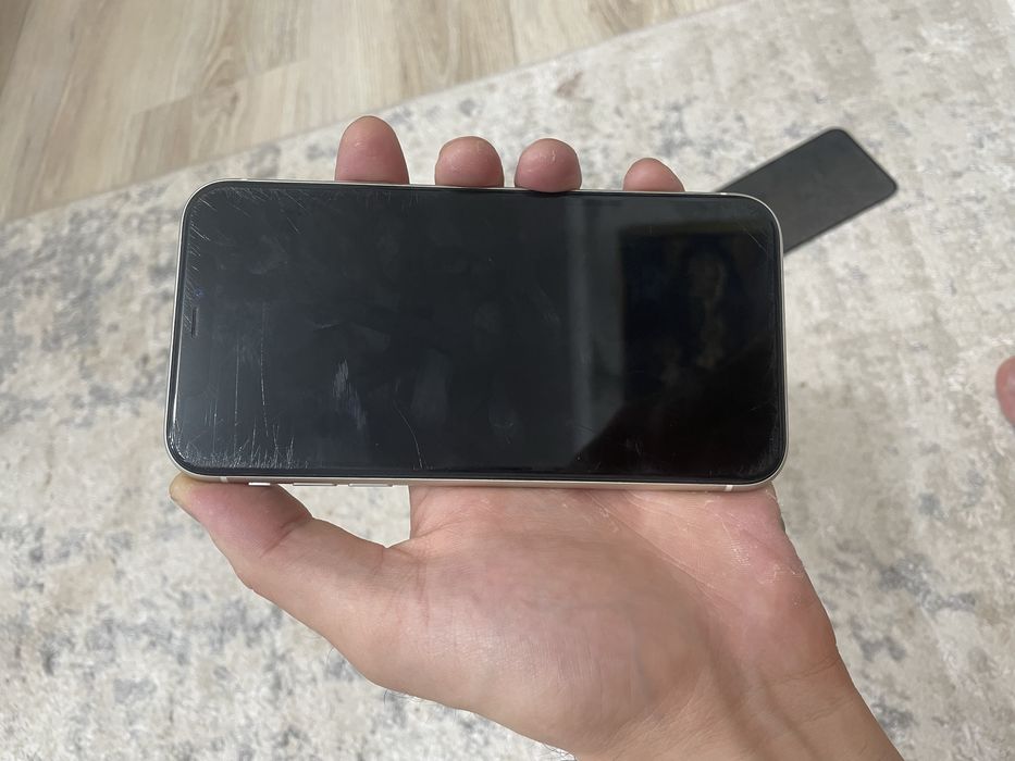 Продам айфон 11 без ремонта