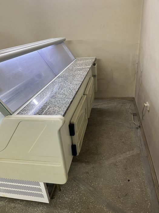 Продам холодильную Витрину