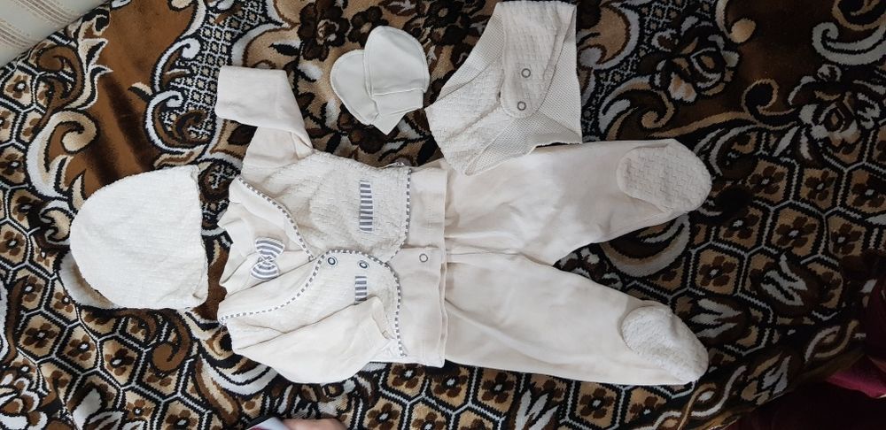 Комбинезон и костюм для новорожденных