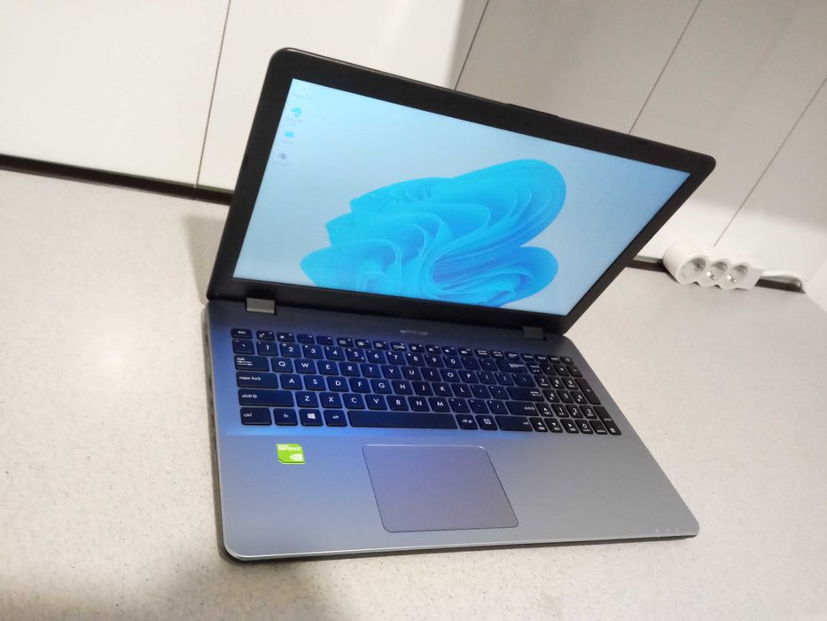 Laptop I7 ASUS GAMING SSD 512GB placa video dedicata NVIDIA 16GB ram ecran 15.6 inch 2 placi video windows 11