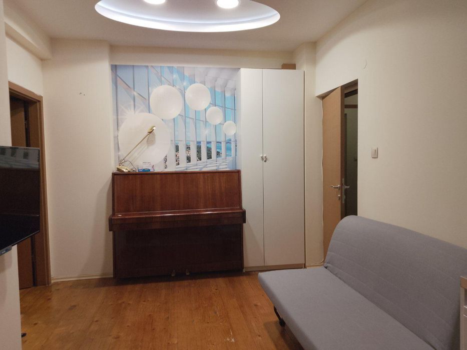 Двустаен апартамент в ж.к. Оборище.