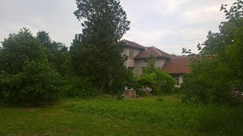 къща,вила, с двор село Бутово област Велико Търново