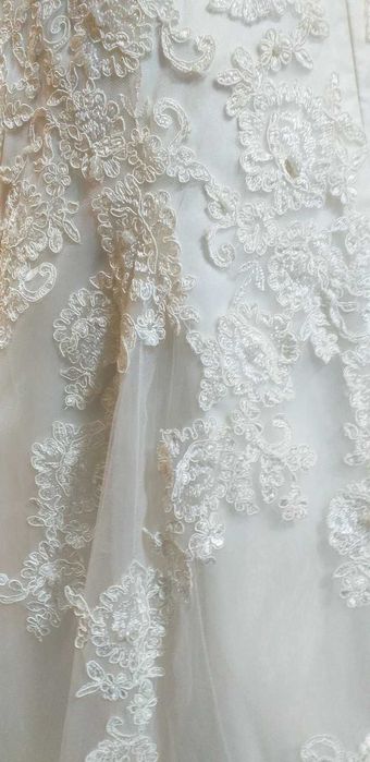 Сватбена рокля от колекцията на модна къща "Романтика"